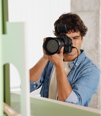 Fotógrafo tomándole foto a un espejo