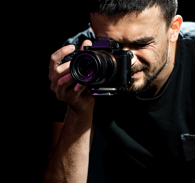 persona tomando una fotografía